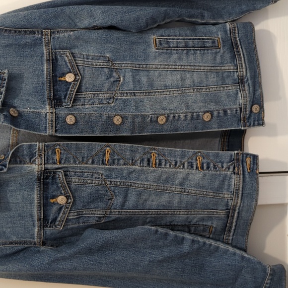 Women's Old Navy Jean Jacket - Picture 3 of 7